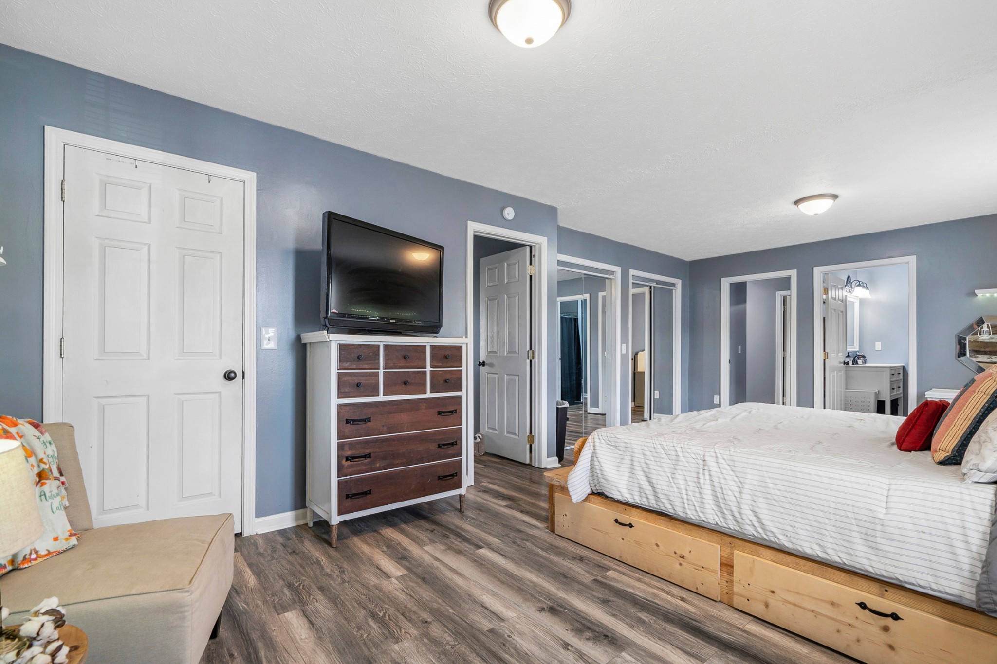 425 South Young Street Sparta, TN 38583 - Photo 12 of 34 a bedroom with a bed and a flat tv screen