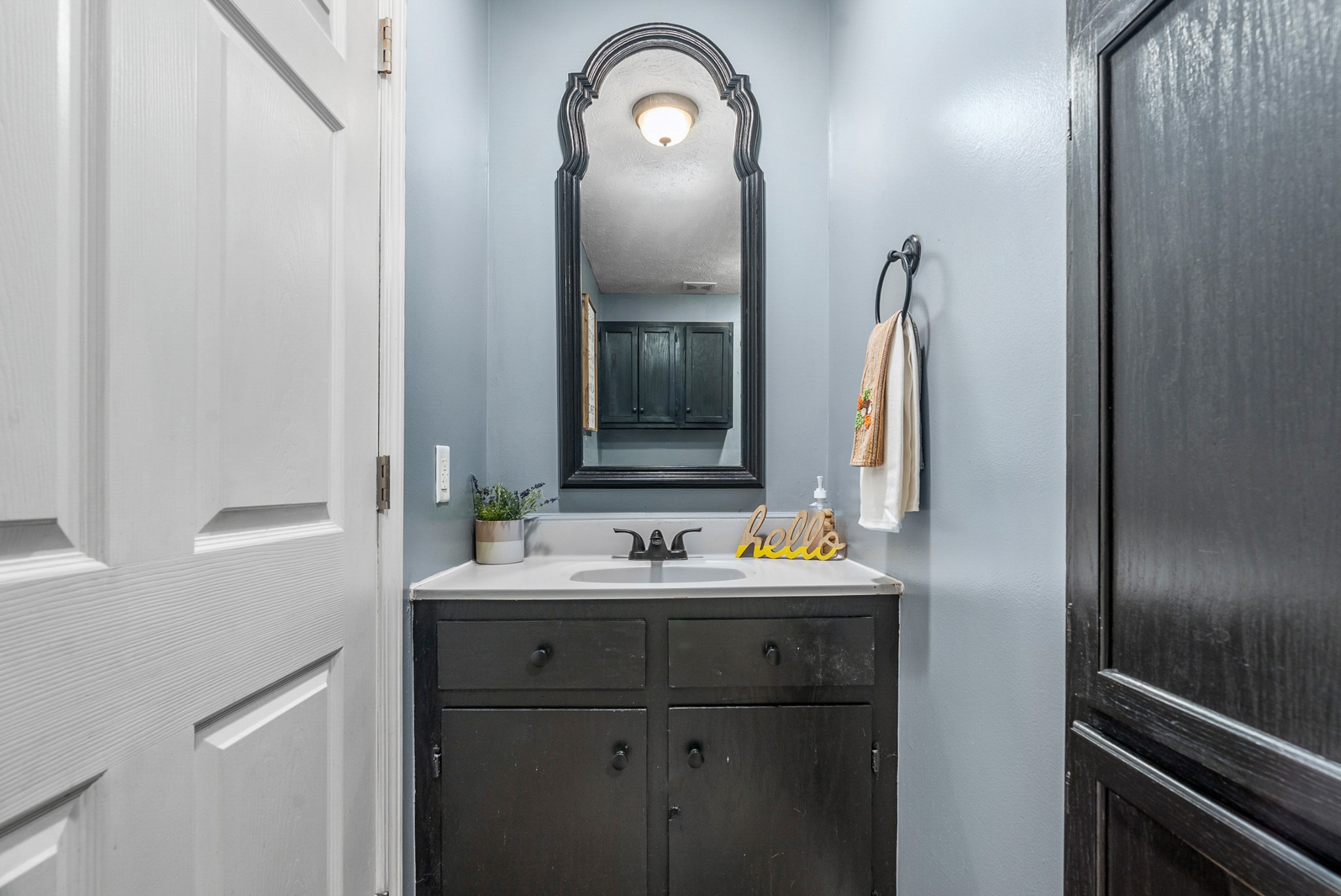 425 South Young Street Sparta, TN 38583 - Photo 22 of 34 a bathroom with a sink and a mirror