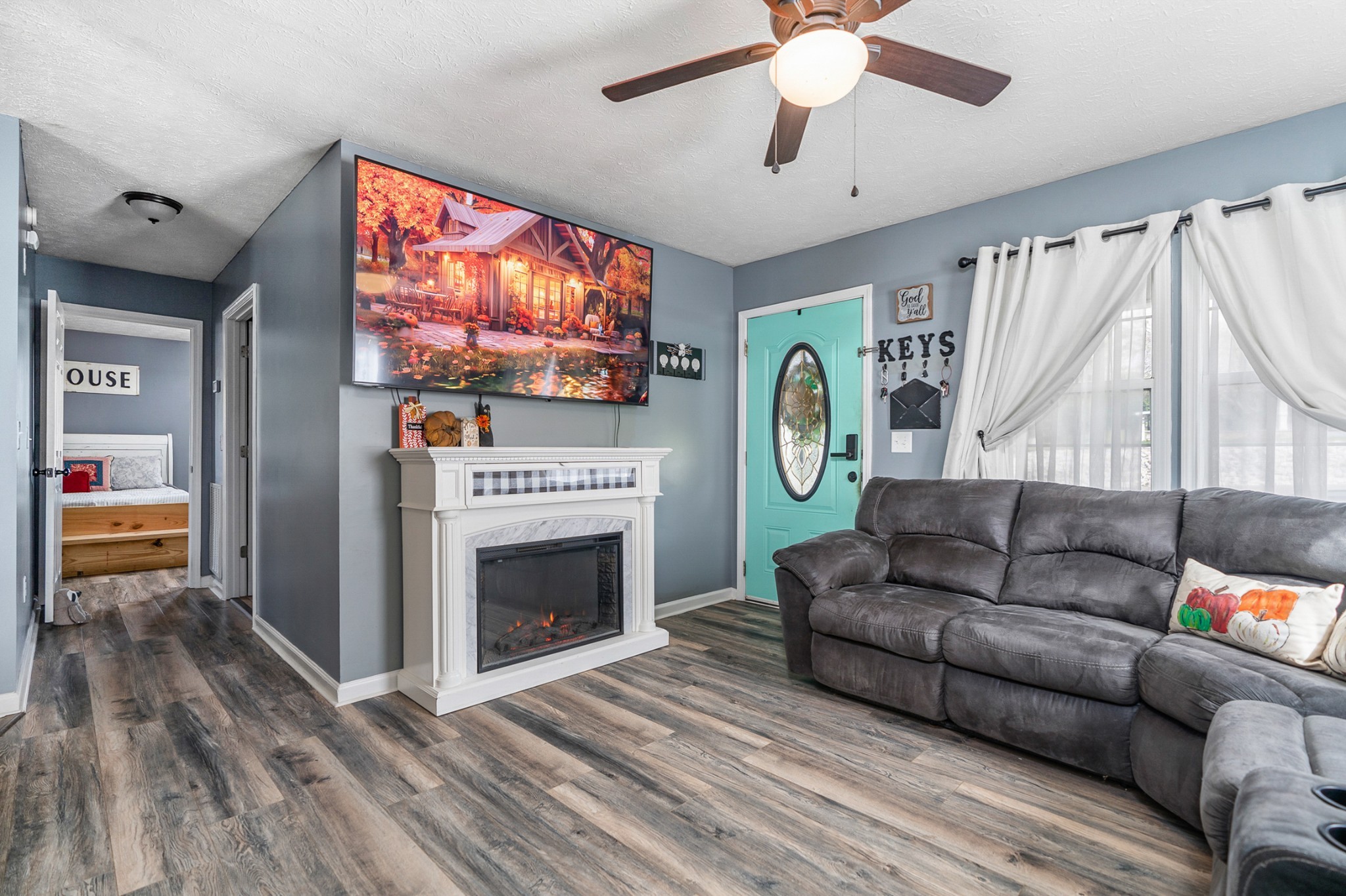425 South Young Street Sparta, TN 38583 - Photo 6 of 34 a living room with furniture a fireplace and a flat screen tv
