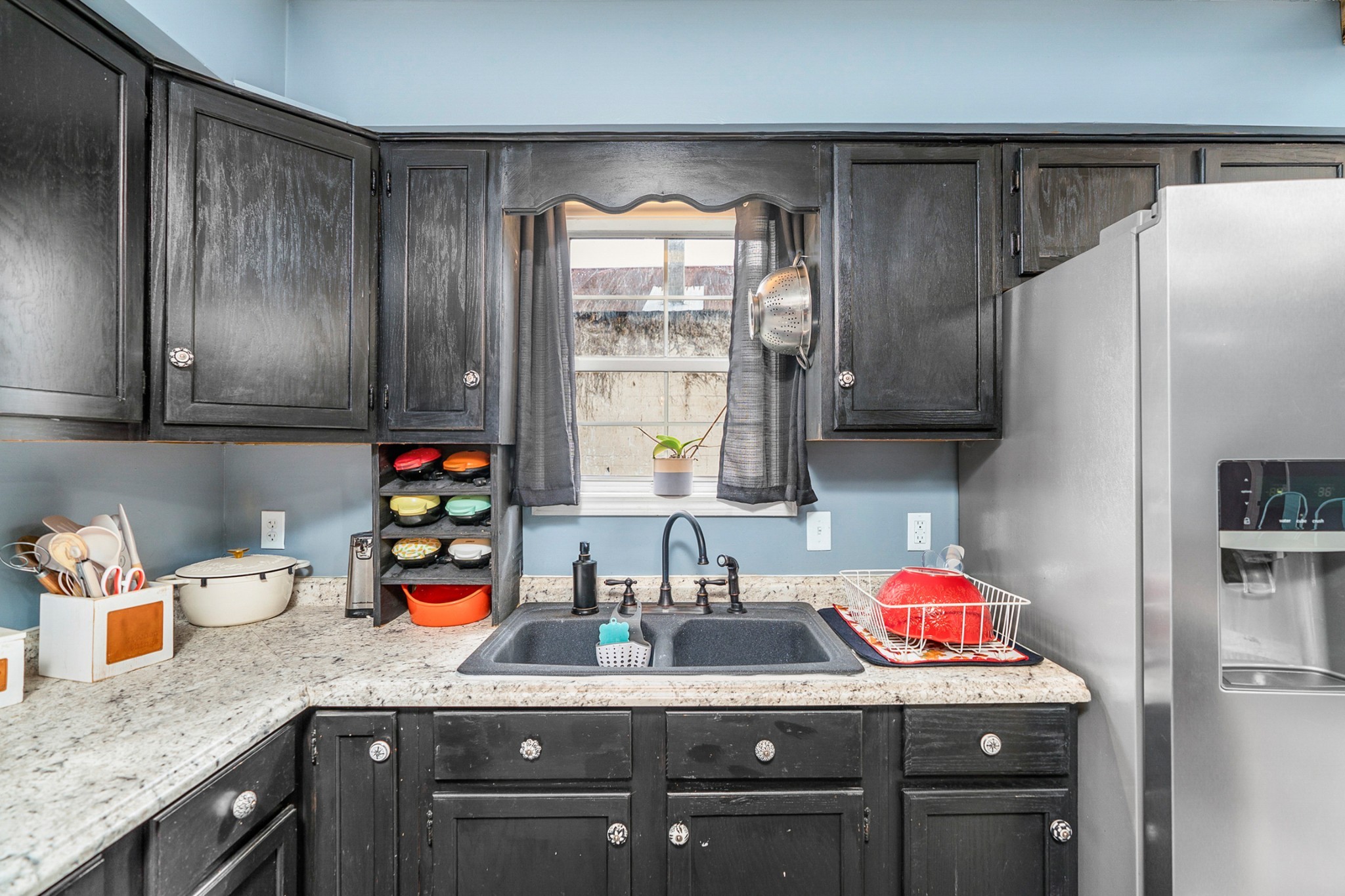 425 South Young Street Sparta, TN 38583 - Photo 8 of 34 a kitchen with granite countertop a sink stainless steel appliances and cabinets