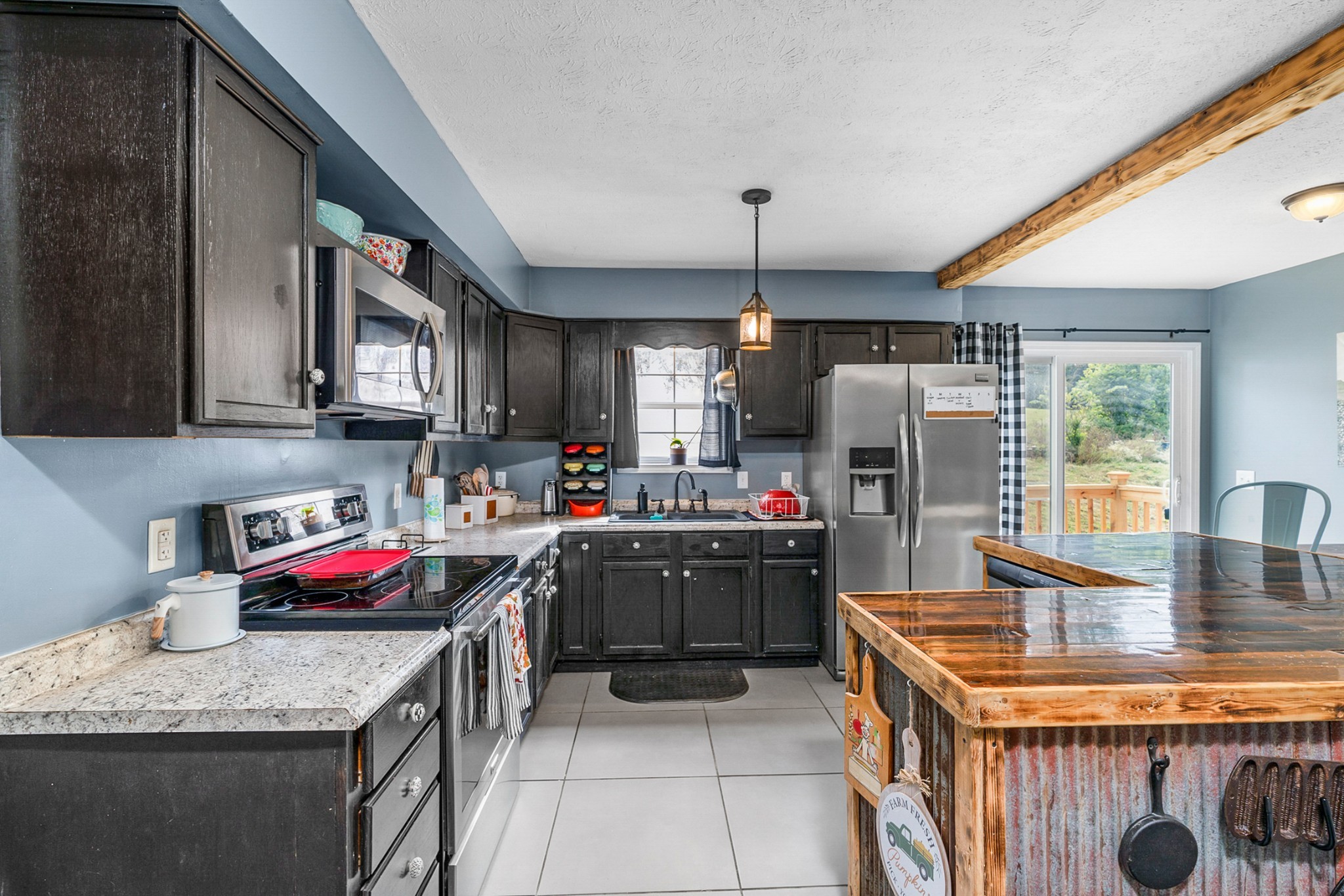 425 South Young Street Sparta, TN 38583 - Photo 10 of 34 a kitchen with granite countertop lots of counter top space
