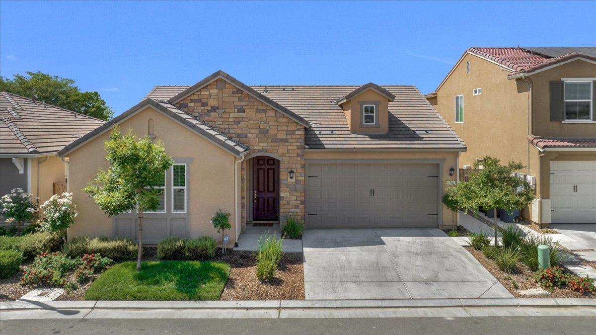 3012 Swift Lane Clovis, CA 93619 - Photo 2 of 40 a view of a white house next to a yard