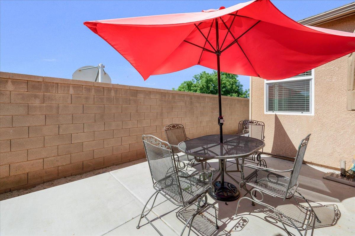 3012 Swift Lane Clovis, CA 93619 - Photo 26 of 40 a patio with tables and chairs