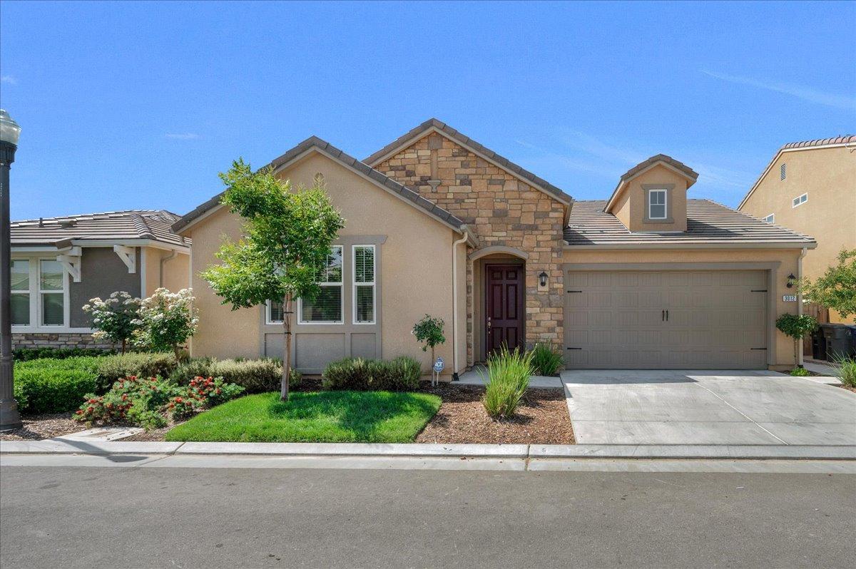 3012 Swift Lane Clovis, CA 93619 - Photo 31 of 40 a front view of a house with garden