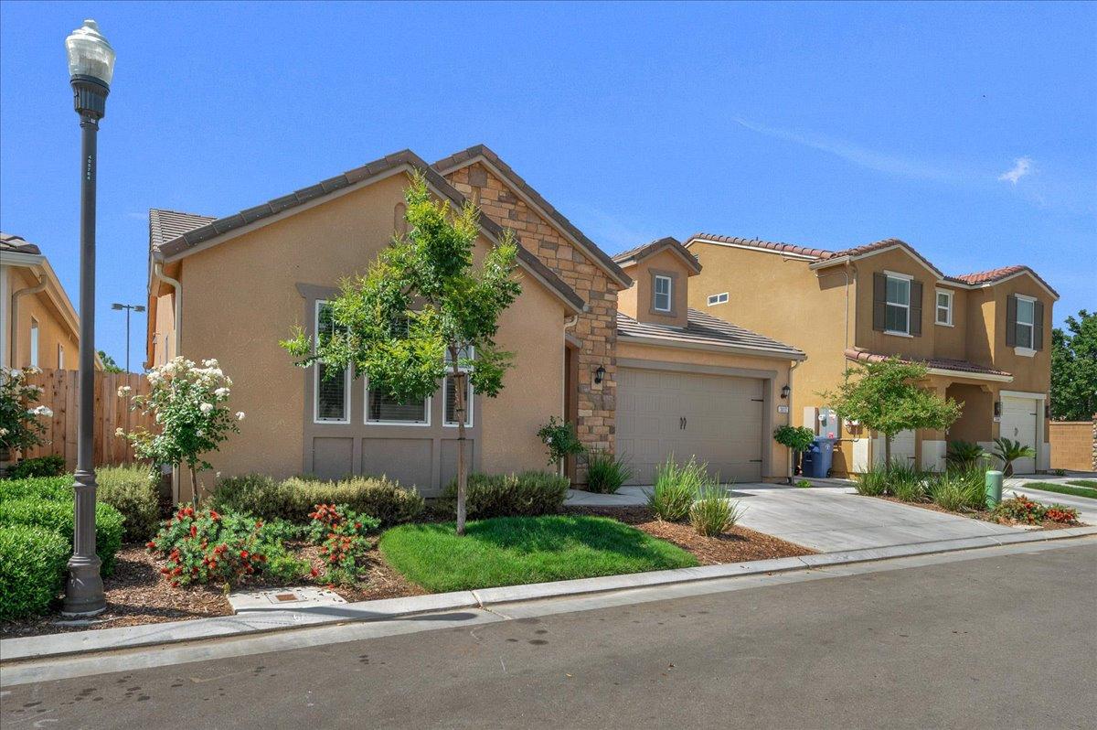 3012 Swift Lane Clovis, CA 93619 - Photo 32 of 40 front view of a house with a yard
