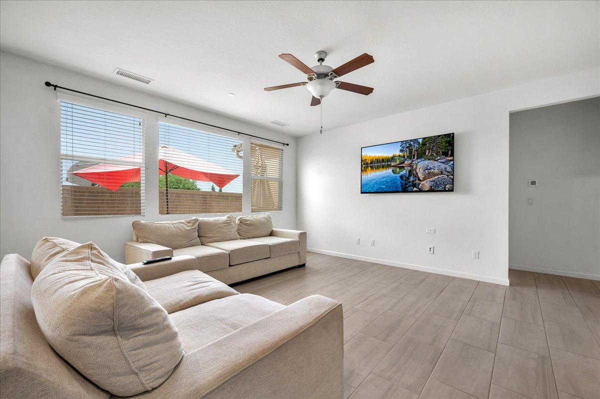 3012 Swift Lane Clovis, CA 93619 - Photo 5 of 40 a living room with furniture and a window