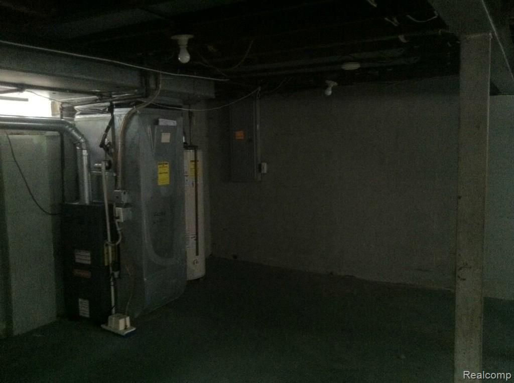 2158 Dorothea Road Berkley, MI 48072 - Photo 21 of 23 iphone 338.jpg