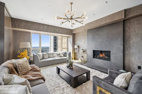 $1,425,000 | 800 North Michigan Avenue, Unit 4102, Chicago, IL 60611