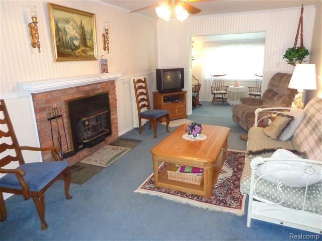32321 Kelly Road Fraser, MI 48026 - Photo 9 of 23 DSC00363 (Small).JPG