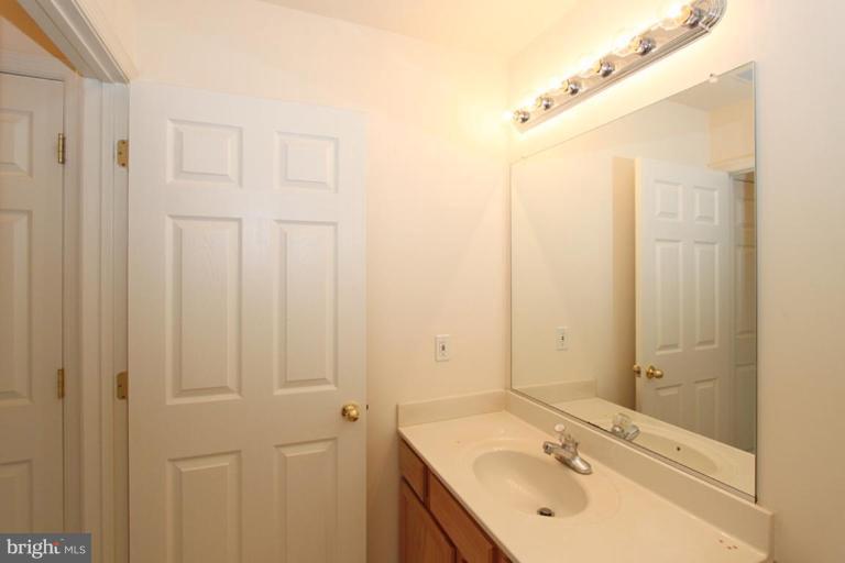 18724 Broken Oak Road Boyds, MD 20841 - Photo 12 of 17 Bath #2