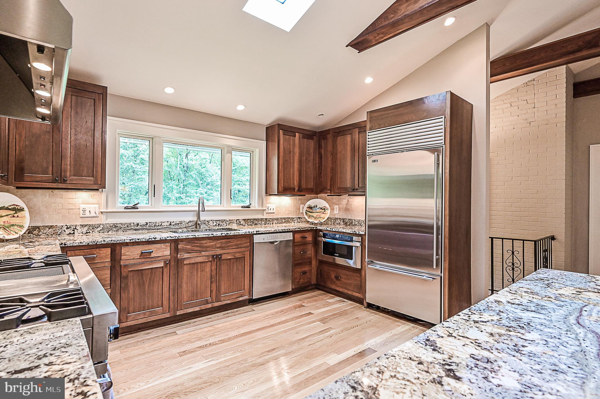 10600 Hunters Valley Road Vienna, VA 22181 - Photo 12 of 50 Beautiful Granite Counters & Travertine Backsplash
