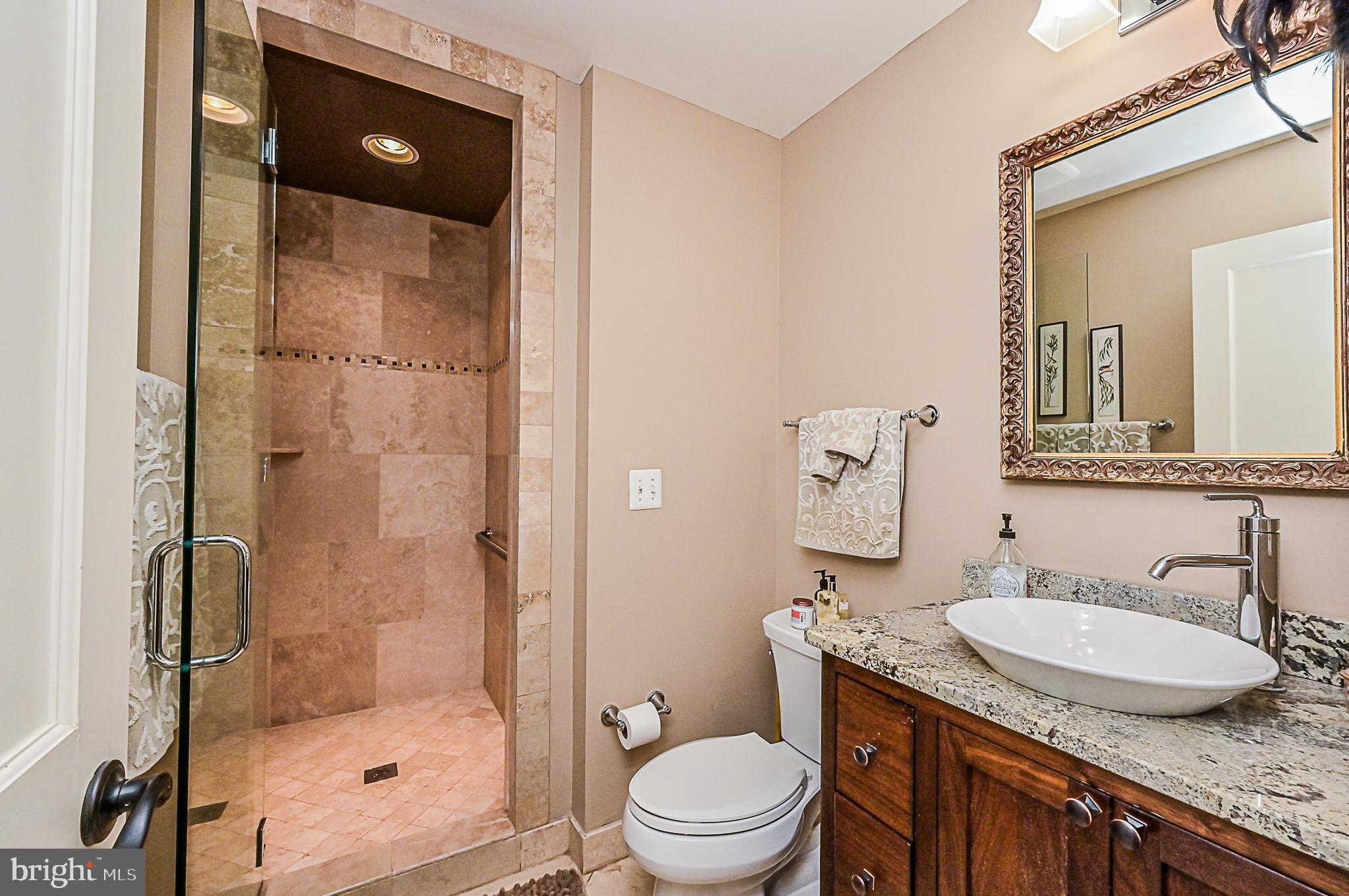 10600 Hunters Valley Road Vienna, VA 22181 - Photo 30 of 50 Hall Bath w/ Travertine Tile & Granite Counters