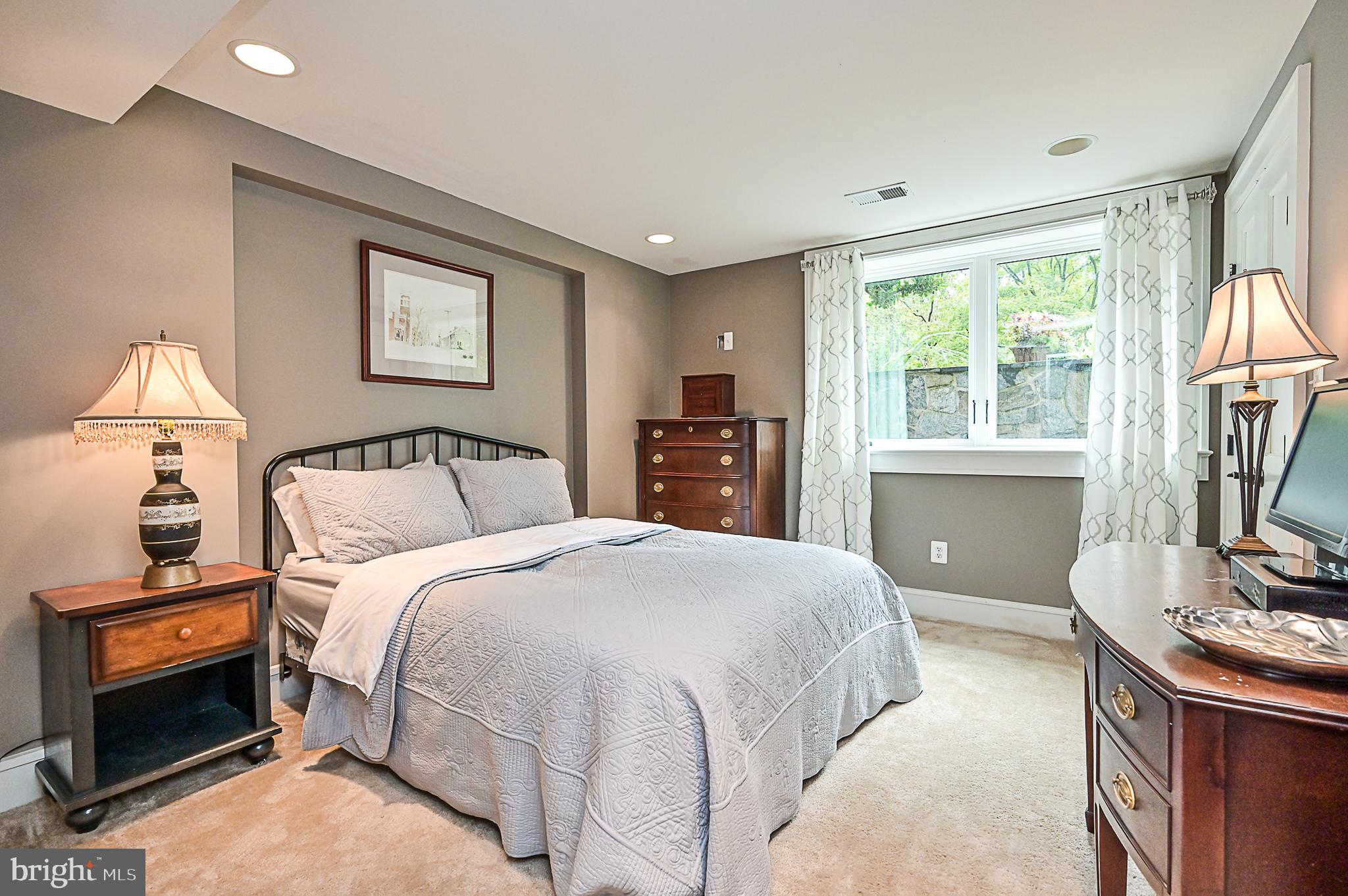 10600 Hunters Valley Road Vienna, VA 22181 - Photo 32 of 50 Bedroom 3 with Plush Carpeting