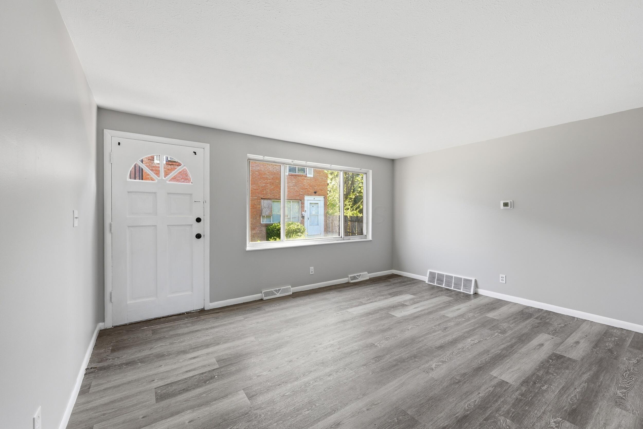 1759 Lonsdale Road, Unit B Columbus, OH 43232 - Photo 4 of 17 Living Room