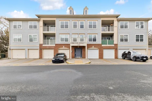 $460,000 | 11328 Westbrook Mill Lane, Unit 304, Fairfax, VA 22030