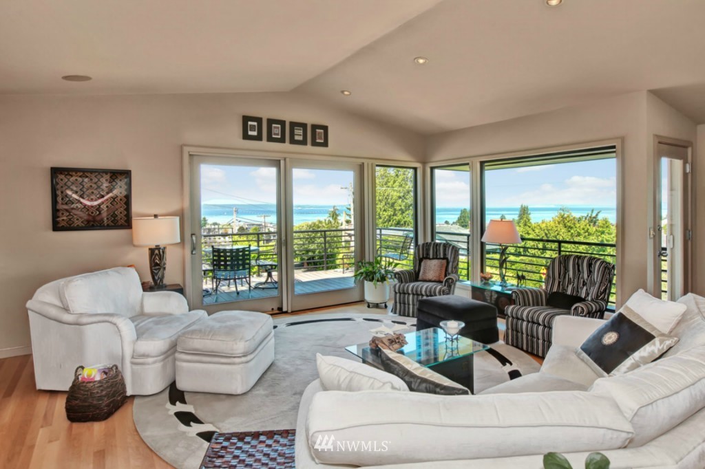 744 Walnut Street Edmonds, WA 98020 - Photo 3 of 19 Gallery Image 3