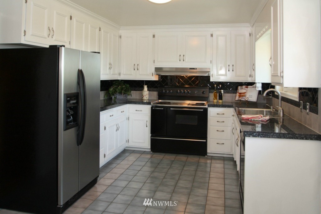 7117 South Langston Road Seattle, WA 98178 - Photo 10 of 15 Gallery Image 10