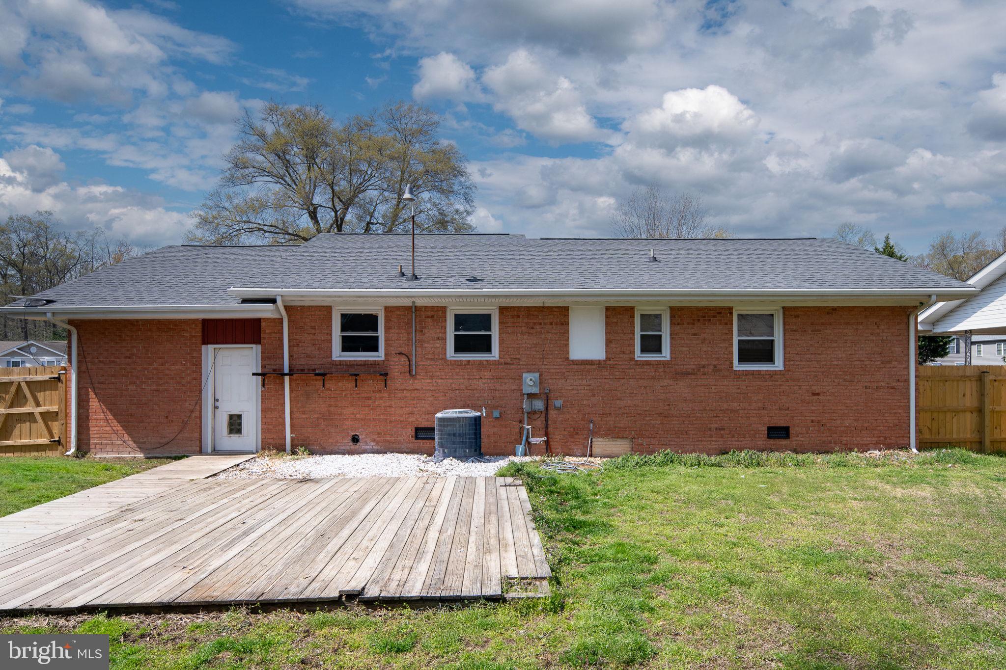 160 12th Street Colonial Beach, VA 22443 - Photo 39 of 60 a front view of a house with a yard