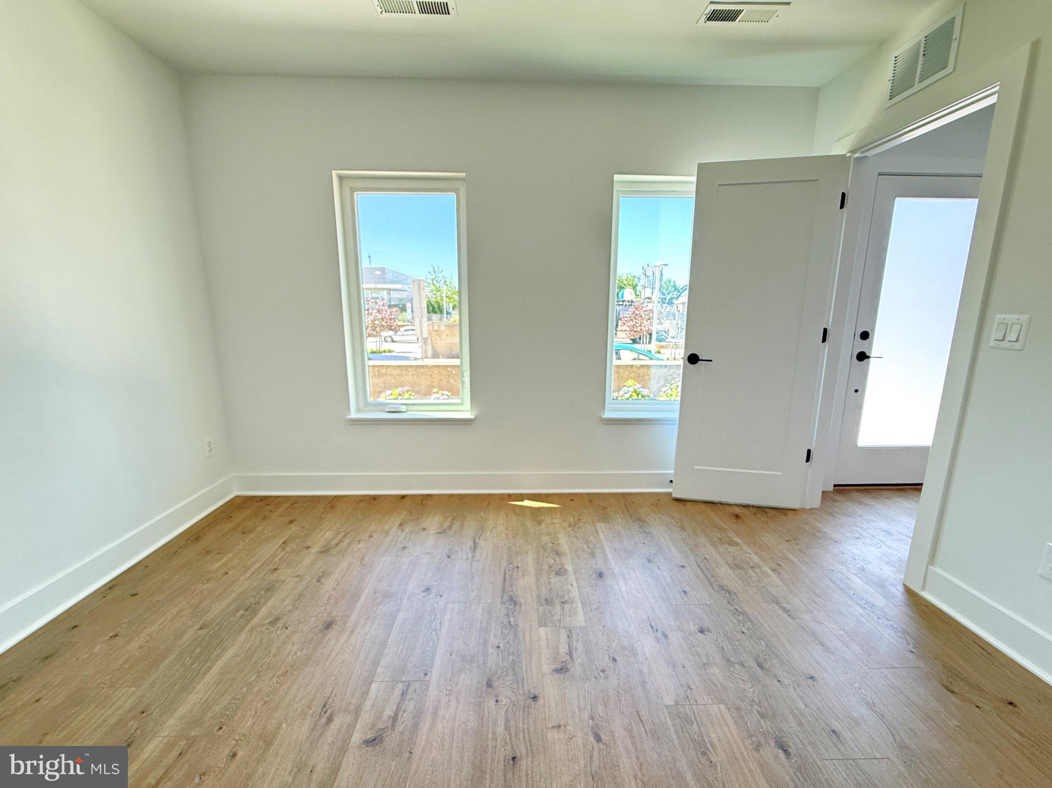 33 Lower Service Court Northwest Washington, DC 20001 - Photo 11 of 51 Bright and airy room with natural light.