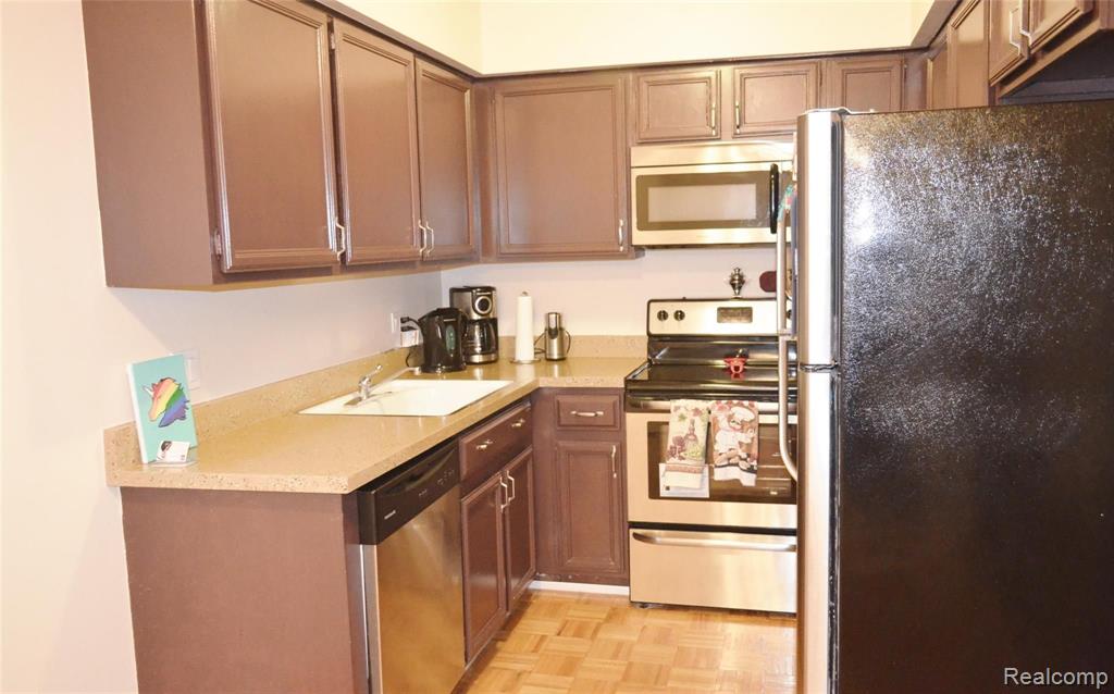 29602 Middlebelt Road, Unit 2801 Farmington Hills, MI 48334 - Photo 7 of 42