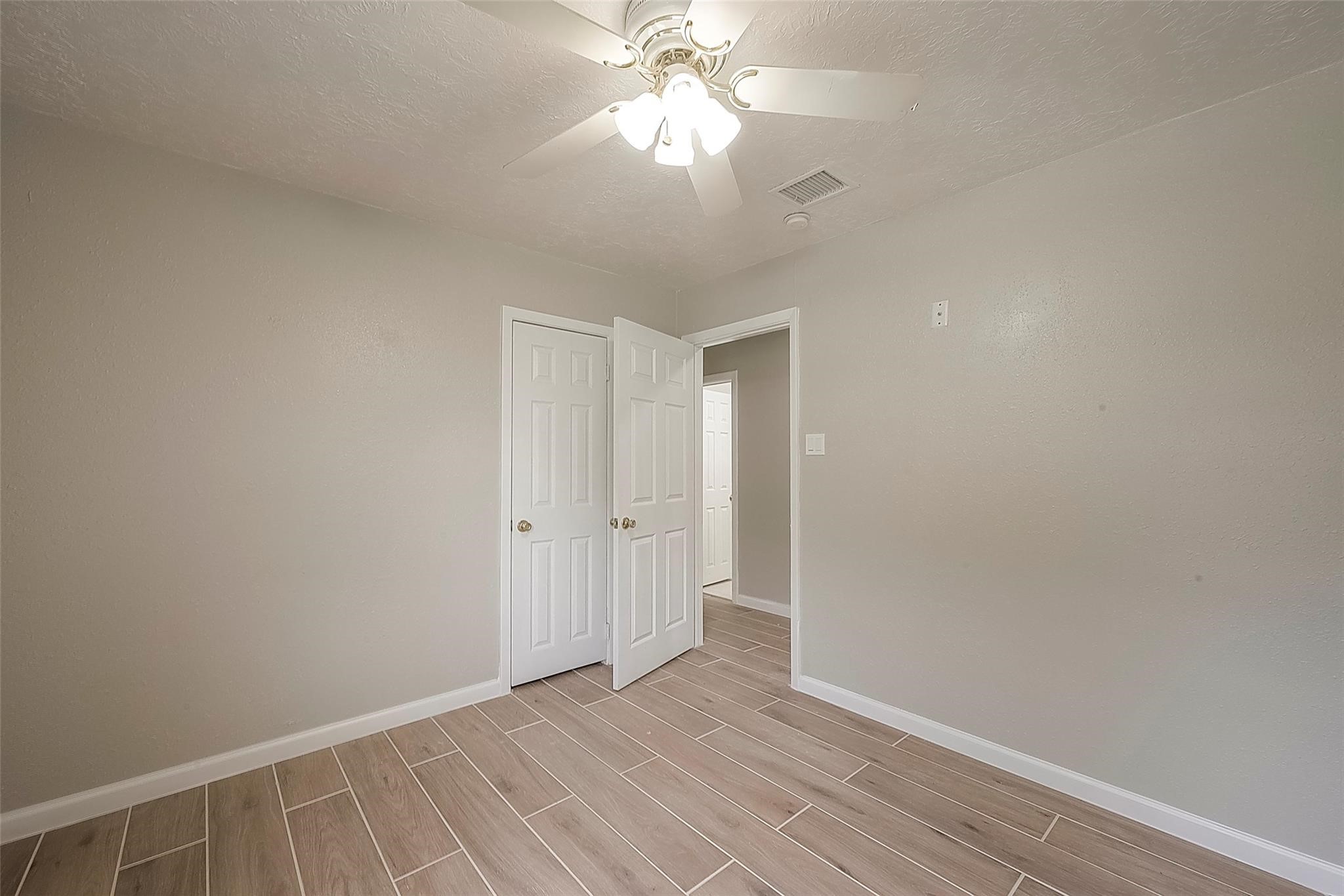 5874 Reed Road Houston, TX 77033 - Photo 22 of 30 Gallery Image 22