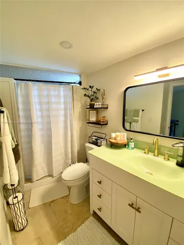 $2,950 | 4600 Southwest 67th Avenue, Unit 240, Miami, FL 33155