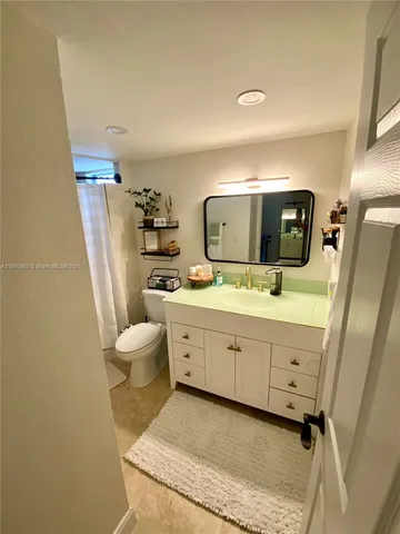 $2,950 | 4600 Southwest 67th Avenue, Unit 240, Miami, FL 33155