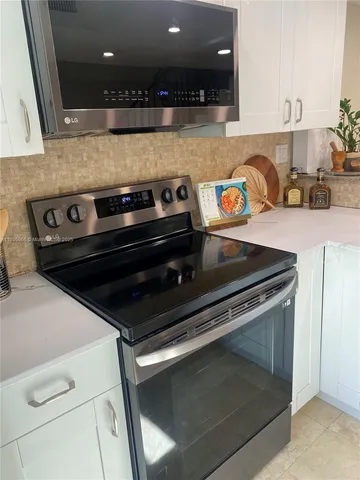 $2,950 | 4600 Southwest 67th Avenue, Unit 240, Miami, FL 33155