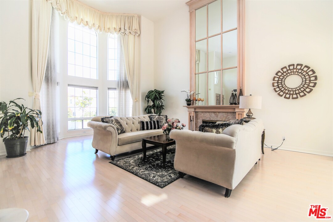 19648 Falcon Ridge Way Northridge, CA 91326 - Photo 13 of 44 Gallery Image 13