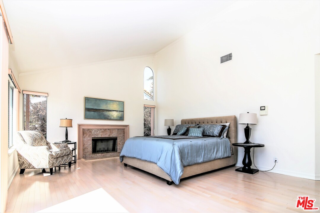 19648 Falcon Ridge Way Northridge, CA 91326 - Photo 19 of 44 Gallery Image 19