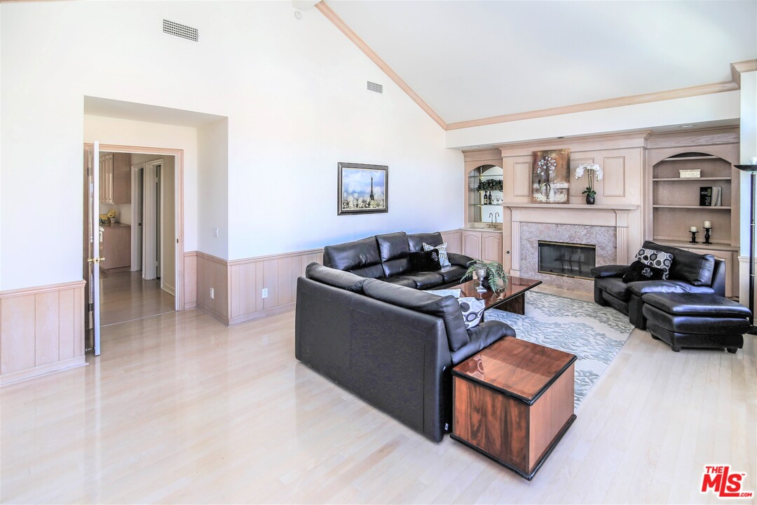 19648 Falcon Ridge Way Northridge, CA 91326 - Photo 21 of 44 Gallery Image 21