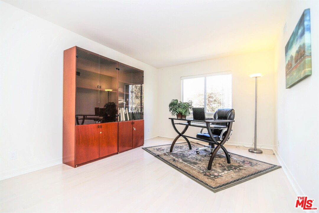 19648 Falcon Ridge Way Northridge, CA 91326 - Photo 24 of 44 Gallery Image 24