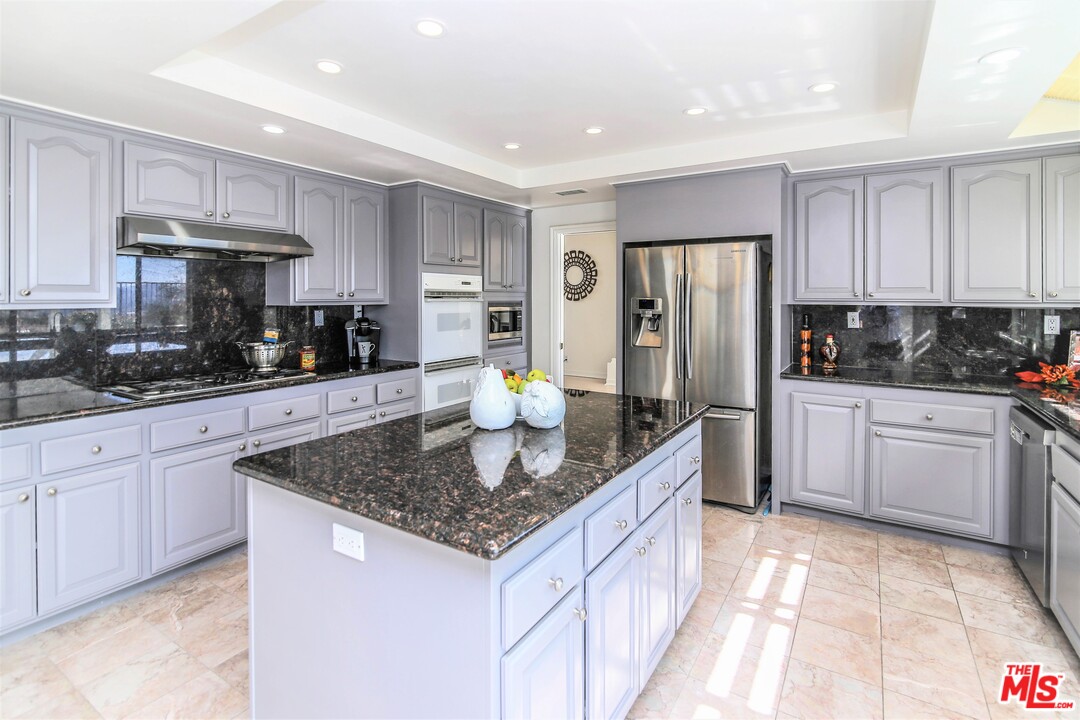 19648 Falcon Ridge Way Northridge, CA 91326 - Photo 28 of 44 Gallery Image 28