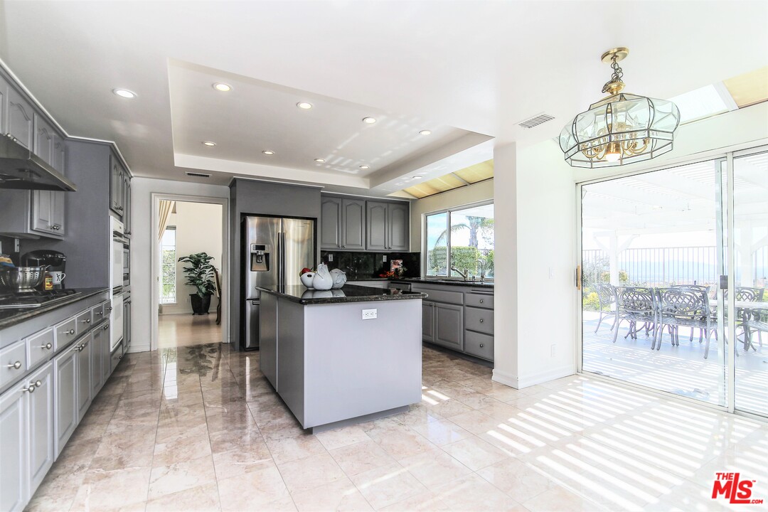 19648 Falcon Ridge Way Northridge, CA 91326 - Photo 30 of 44 Gallery Image 30