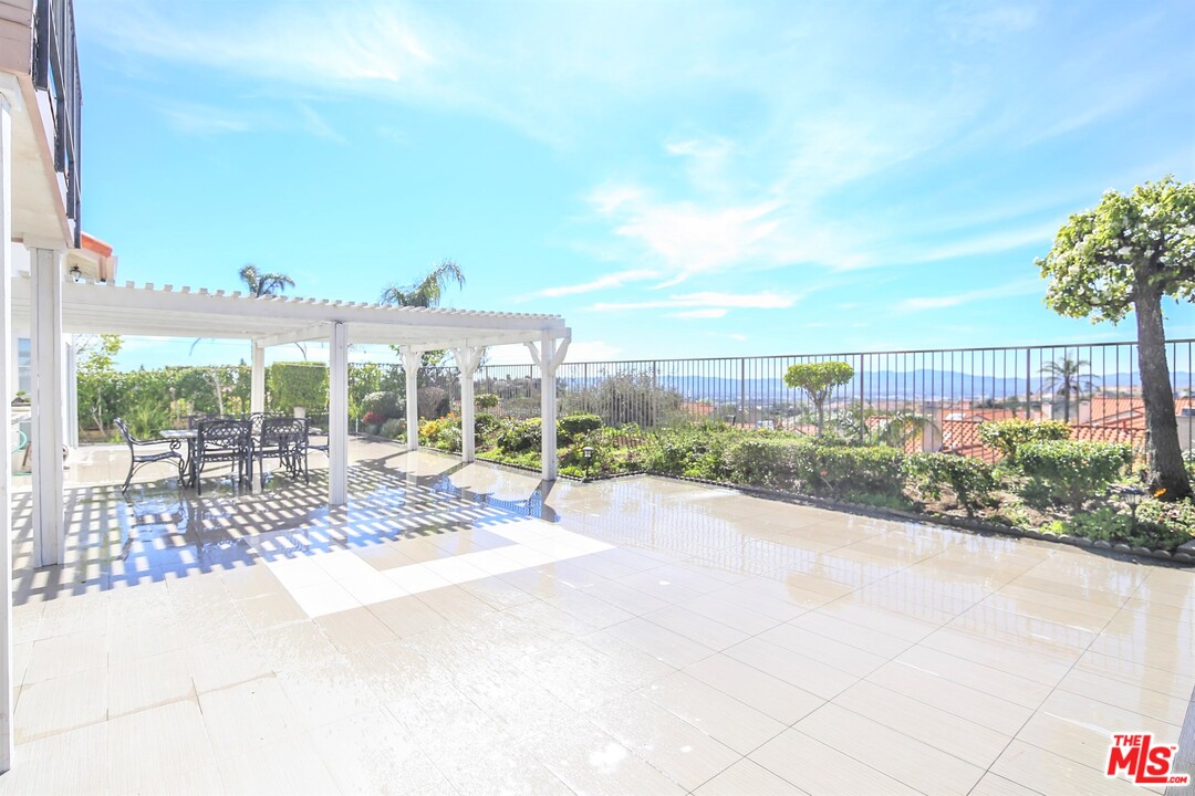19648 Falcon Ridge Way Northridge, CA 91326 - Photo 4 of 44 Gallery Image 4