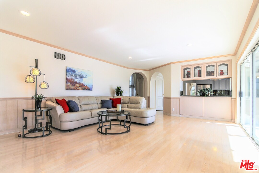 19648 Falcon Ridge Way Northridge, CA 91326 - Photo 33 of 44 Gallery Image 33