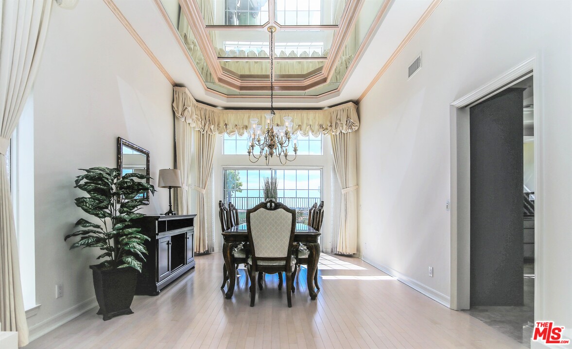 19648 Falcon Ridge Way Northridge, CA 91326 - Photo 10 of 44 Gallery Image 10