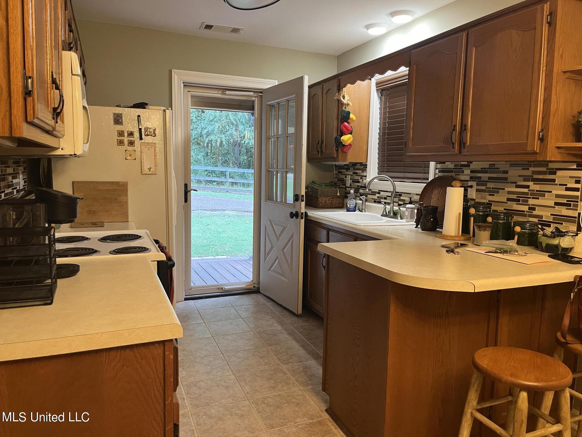 85 Linwood Road Senatobia, MS 38668 - Photo 8 of 17 85 LINWOOD ROAD, Senatobia,MS