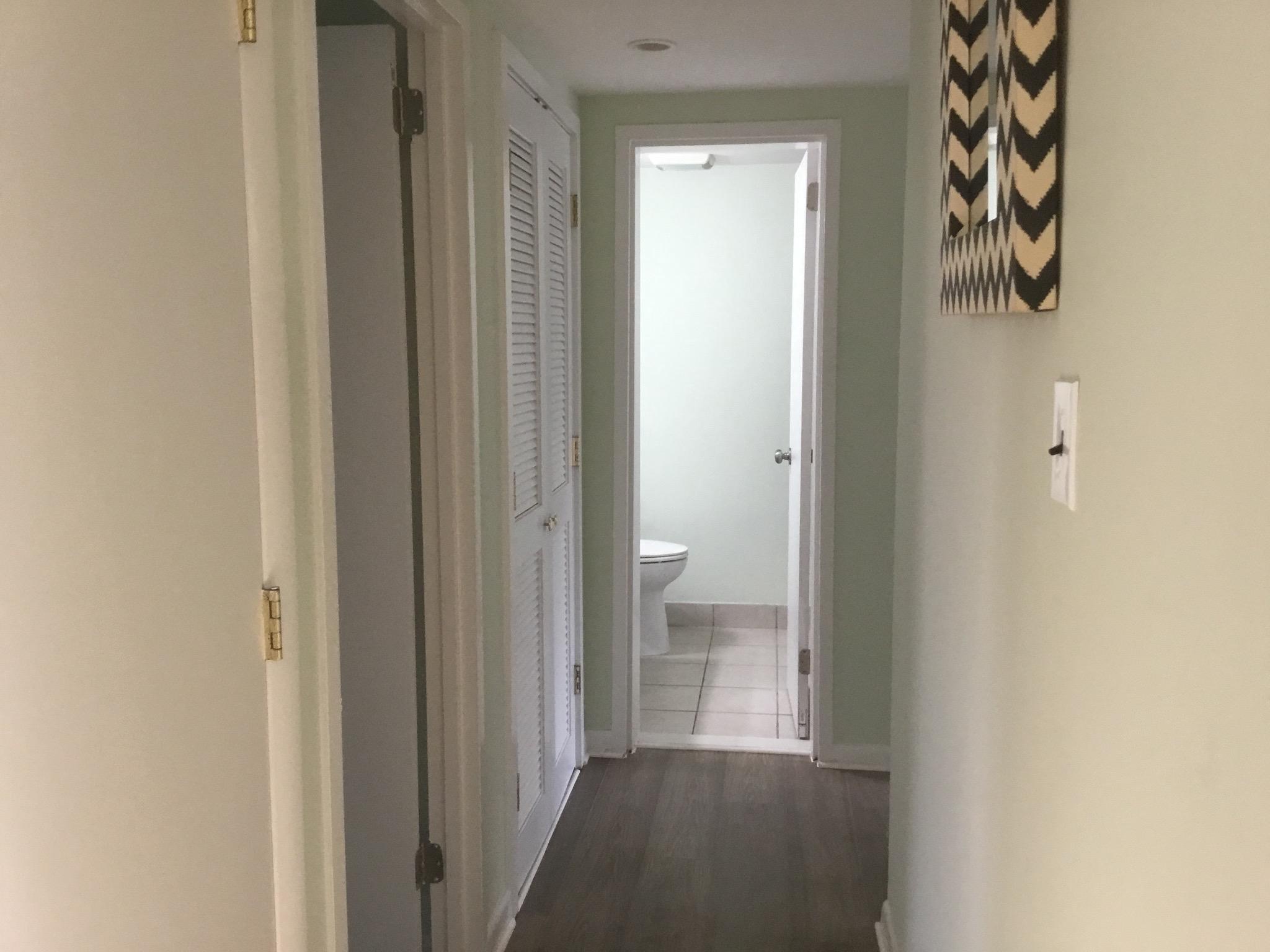 11609 Stoneview Square, Unit 11C Reston, VA 20191 - Photo 11 of 27 Hallway