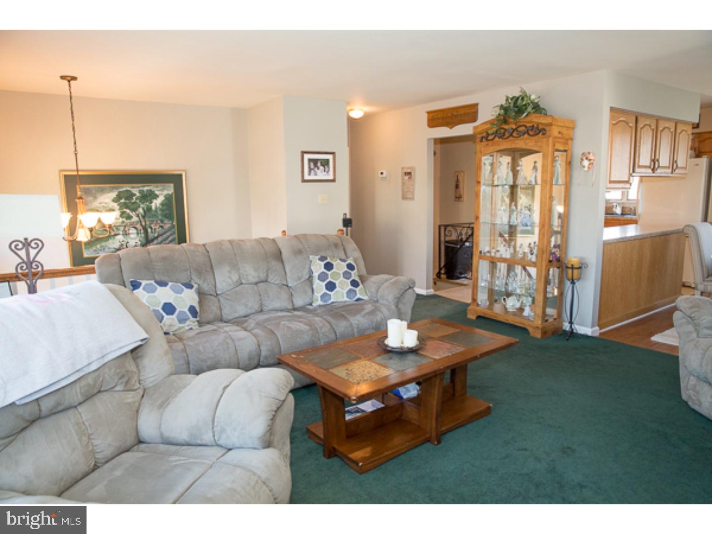 554 Byron Road Warminster, PA 18974 - Photo 14 of 24 Living Room