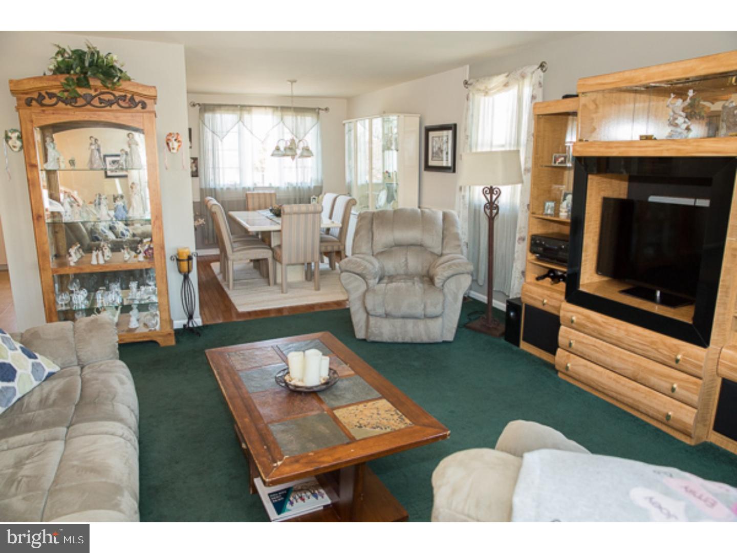 554 Byron Road Warminster, PA 18974 - Photo 15 of 24 Living Room