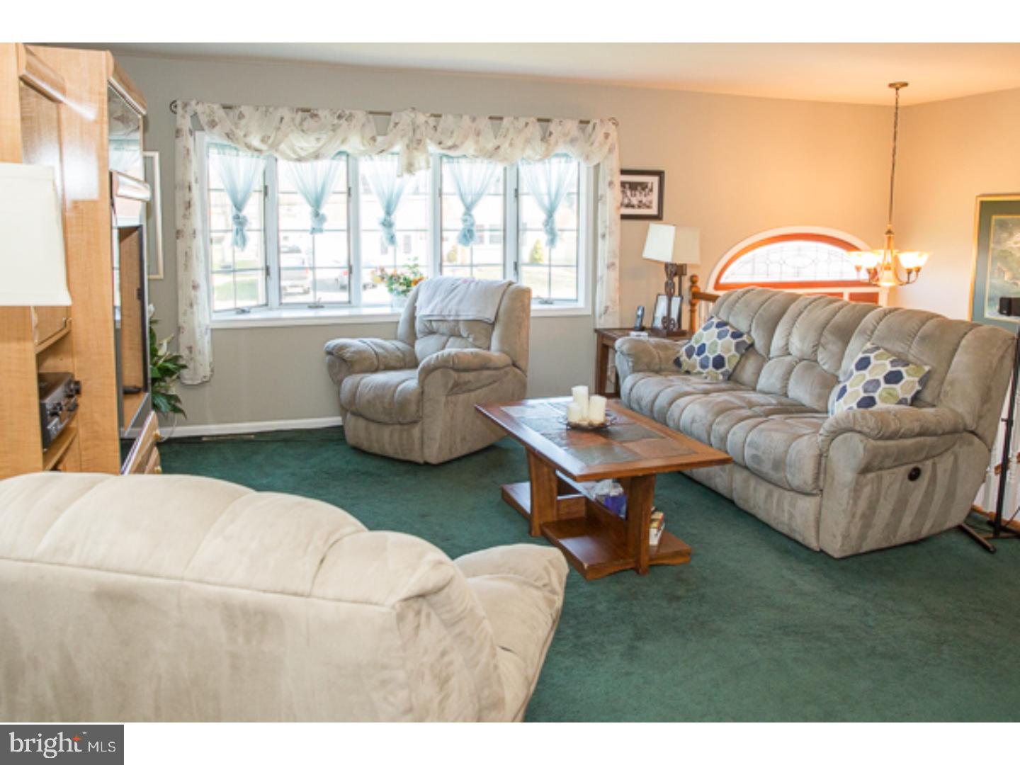 554 Byron Road Warminster, PA 18974 - Photo 16 of 24 Living Room