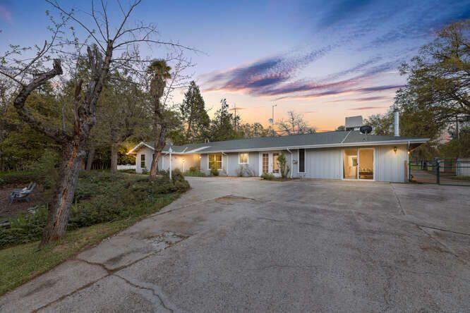 5050 Smith Road Mariposa, CA 95338 - Photo 2 of 52 photo2