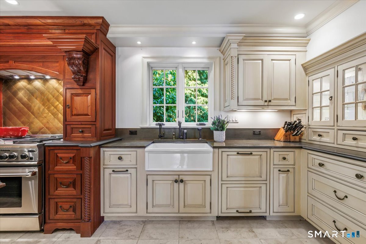 83 Long Lots Road New Canaan, CT 06840 - Photo 16 of 38