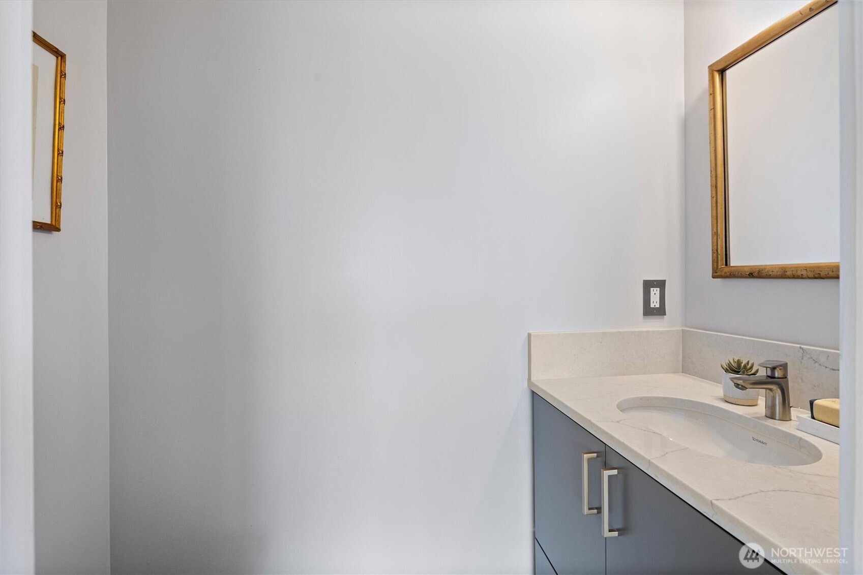 1940 Edgemont Place West Seattle, WA 98199 - Photo 18 of 37 a bathroom with a sink and a mirror