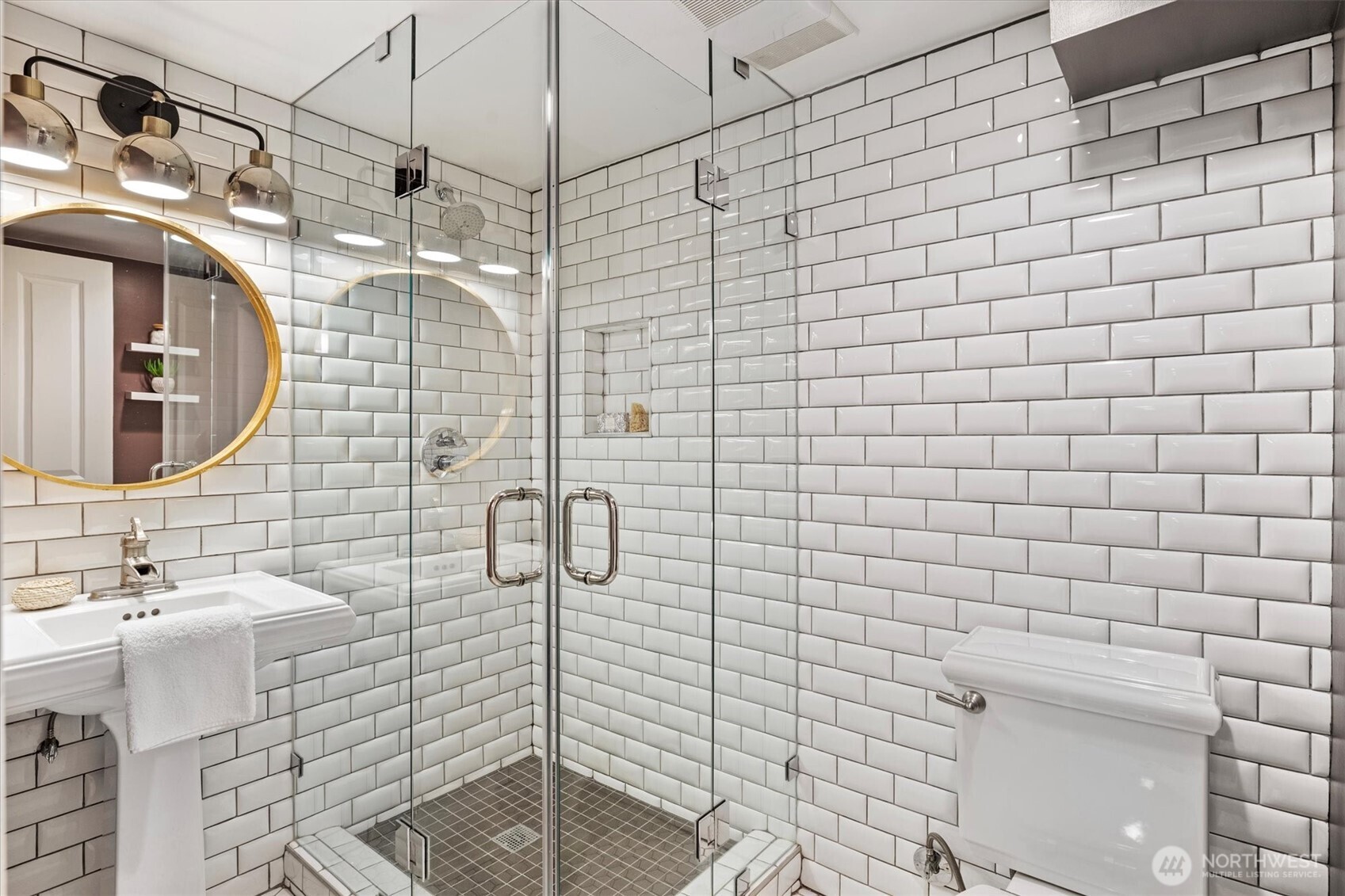 1940 Edgemont Place West Seattle, WA 98199 - Photo 19 of 37 a bathroom with a shower