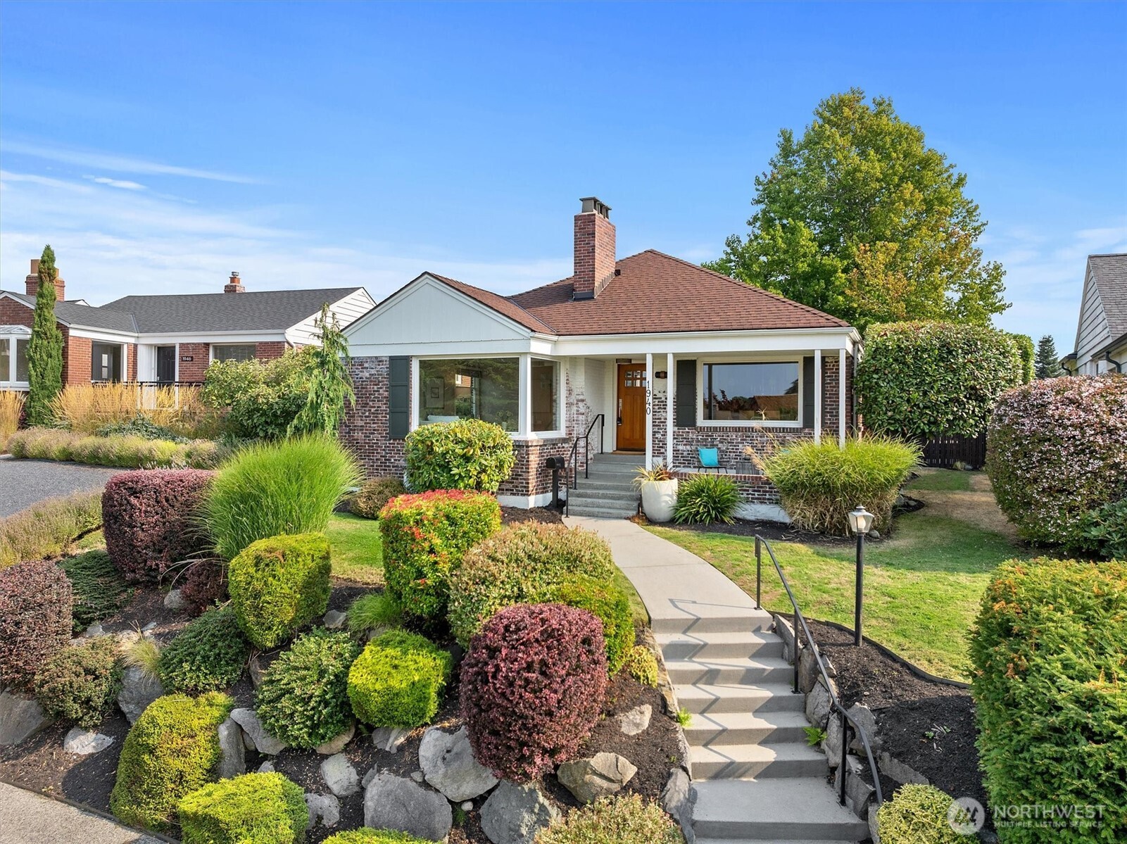 1940 Edgemont Place West Seattle, WA 98199 - Photo 31 of 37 a front view of a house with a garden