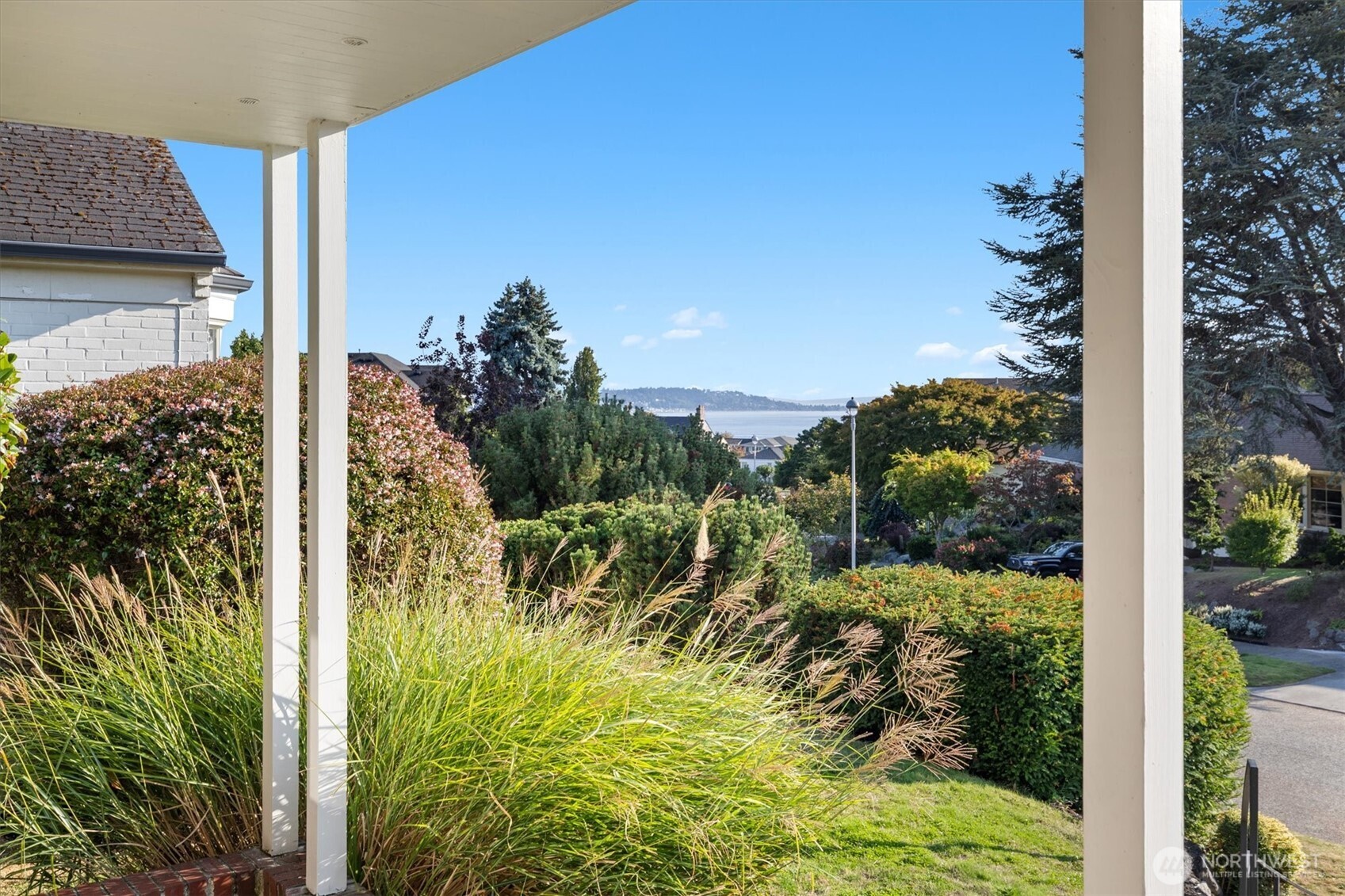 1940 Edgemont Place West Seattle, WA 98199 - Photo 4 of 37 a view of a backyard