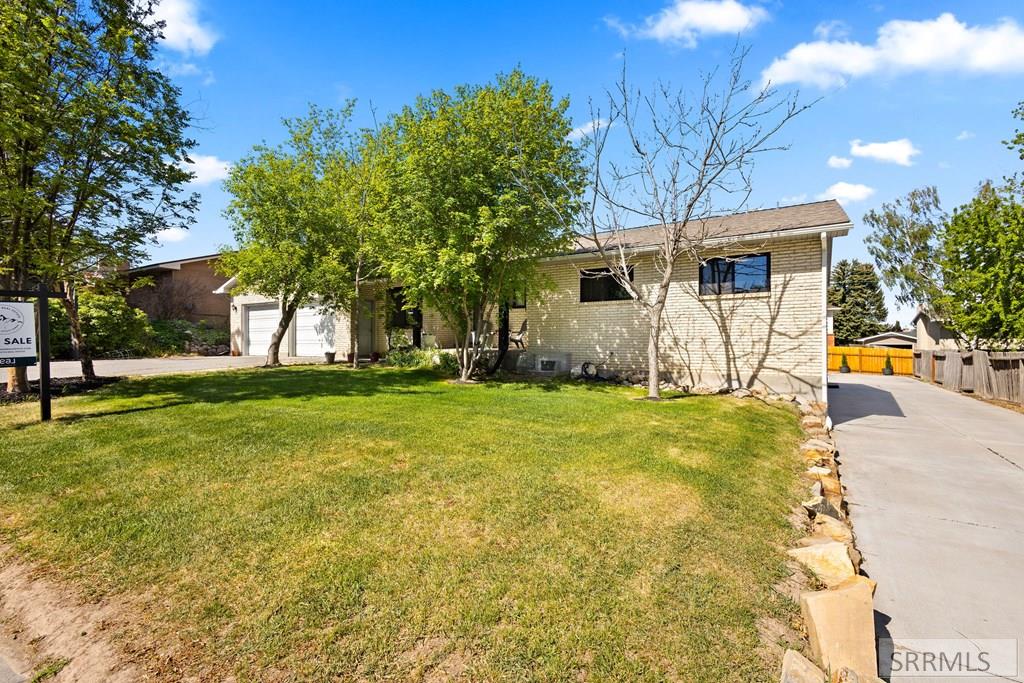 230 Apache Avenue Rexburg, ID 83440 - Photo 2 of 39