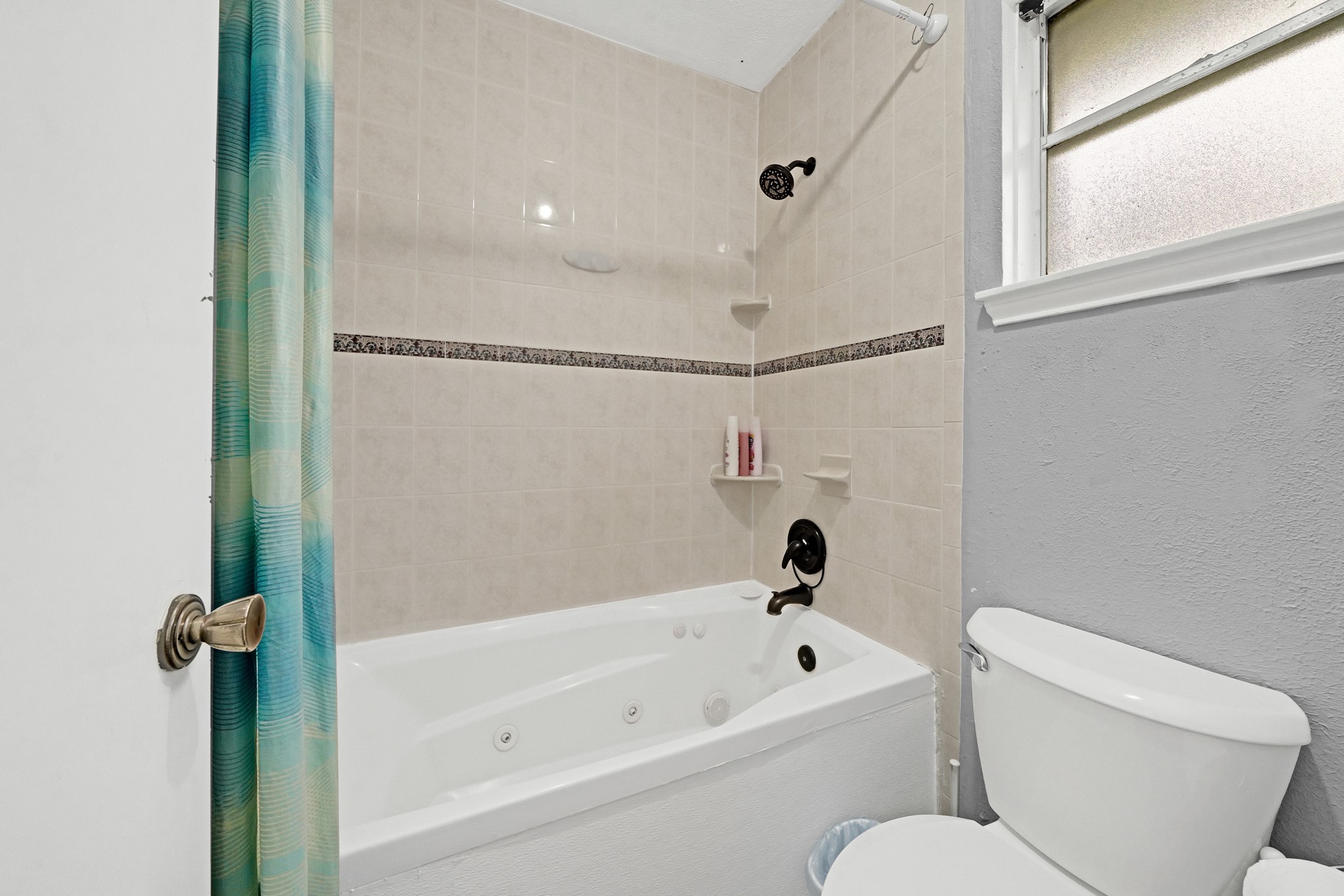 222 Wickhamford Way Houston, TX 77015 - Photo 13 of 27 a bathroom with a toilet and a bathtub